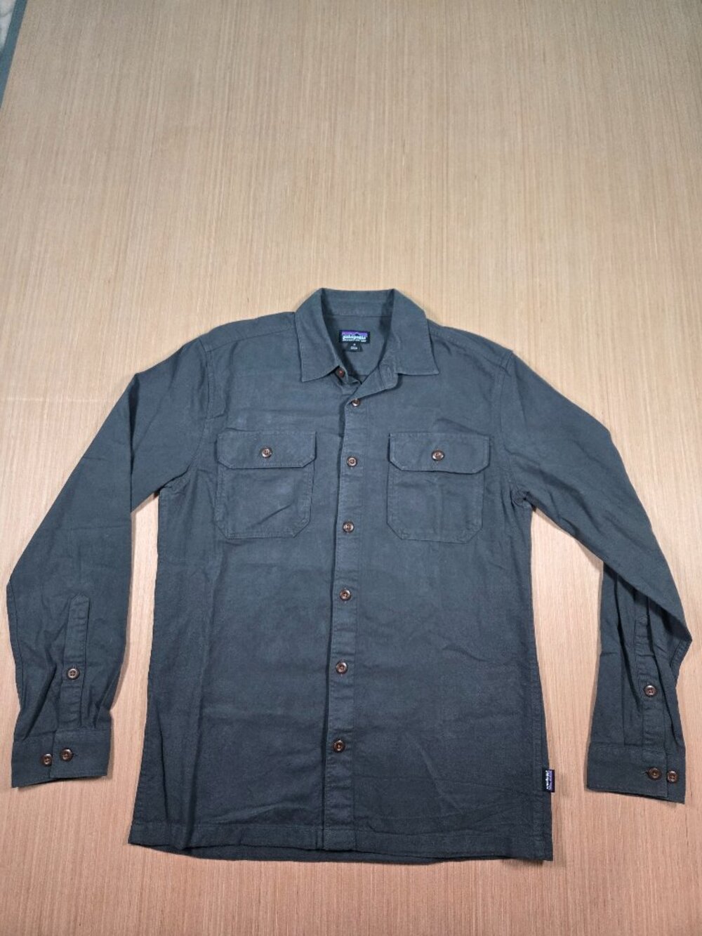 Patagonia Men’s Small Grey Long Sleeve Organic Cotton Shirt